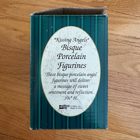 Vintage Giftco Kissing Angels White Bisque Porcelain Figurines in Box - Picture 4 of 16